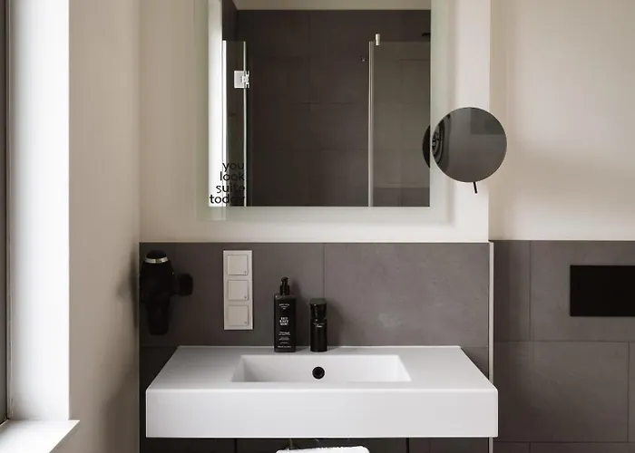 Limehome Vivenotgasse 4*